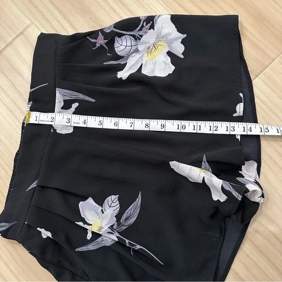 Navy floral shorts - Picture 4 of 7